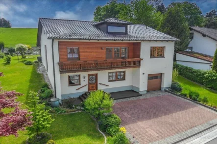 Titelbild - Haus kaufen in Eichendorf - Modernes Wohnen in Eichendorf: Stilvolles Einfamilienhaus mit zeitgemäßem Komfort