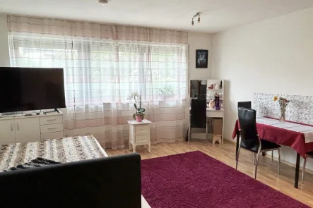 Titelbild - Wohn-/Schlafbereich - Wohnung kaufen in Straubing - Vermietete 1-Zimmer-Wohnung zur Kapitalanlage im Straubinger Osten