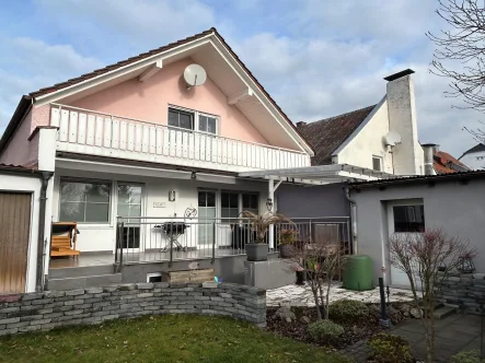Titelbild - Gartenansicht - Haus kaufen in Straubing - Zentral und dennoch ruhig gelegen: großes Einfamilienhaus in Straubing
