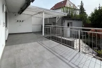 teilüberdachte Terrasse