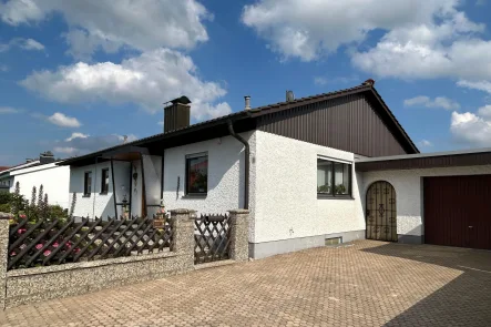 Titelbild - Haus kaufen in Feldkirchen - Bungalow mit 664 m² Grundstück in Feldkirchen