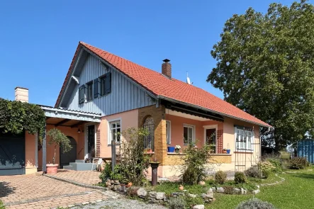 Titelbild - Haus kaufen in Aiterhofen - Ihr Traumhaus - ab sofort frei - in ruhiger Stadtrandlage zu Straubing