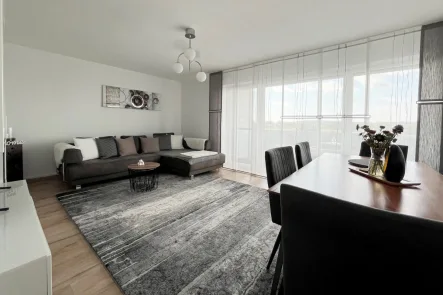 Titelbild - Wohnzimmer - Wohnung kaufen in Landau - Modernisierte 3-Zimmer-Wohnung mit Weitblick - obere Stadt Landau