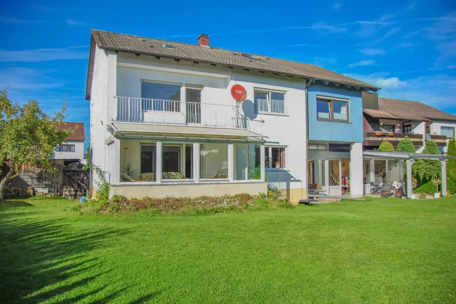 Titelbild - Gartenansicht - Haus kaufen in Pilsting - Großes Einfamilienhaus in sehr guter Lage in Pilsting