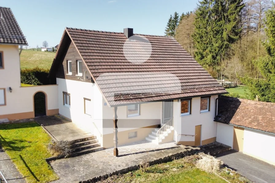 ANSICHT - Haus kaufen in Vilshofen - Charmantes Einfamilienhaus mit schönem Garten in Vilshofen Waizenbach! 