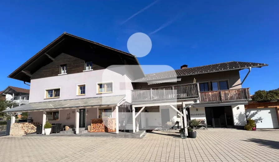 Südansicht - Haus kaufen in Hauzenberg - Dorf-Idylle mit Wohlfühlambiente - Wohnhaus mit Einliegerwohnung          Nähe Hauzenberg