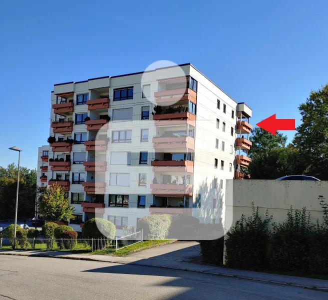 Hausansicht - Wohnung kaufen in Passau - neuer Top-Preis: Wohnen ganz oben - charmantes Domizil mit Blick ins Grüne