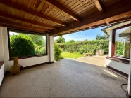 Terrasse mit Blick in den Garten