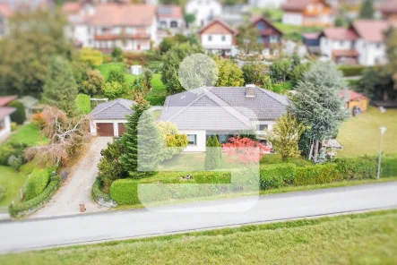 ANSICHT - Haus kaufen in Vilshofen - Raum für Visionen: Bungalow mit Einliegerwohnung und großzügigem Grundstück in Pleinting