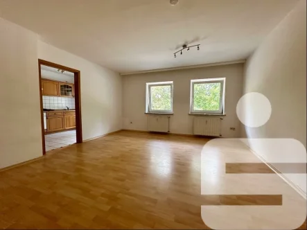 Wohnzimmer - Wohnung kaufen in Passau - Freundliche 2-Zimmerwohnung in perfekter Lage in der Passauer Innstadt/Mariahilfberg