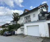 Ansicht mit Garage