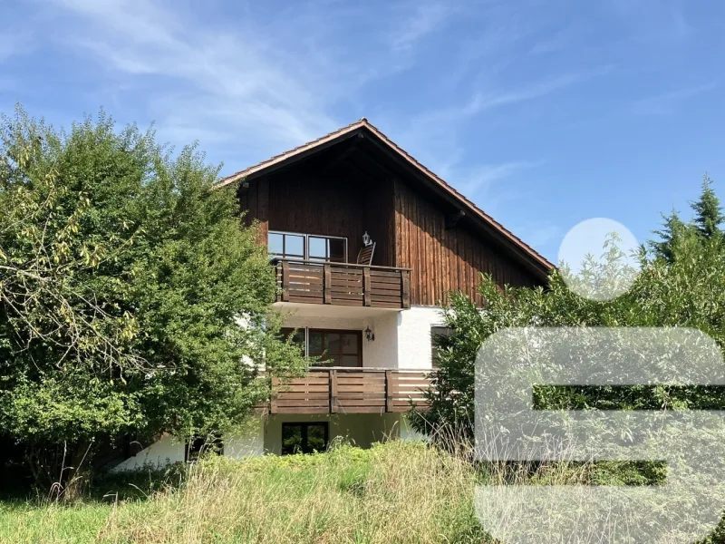 Hausansicht Südseite - Haus kaufen in Ruhstorf - Haus mit großem Grundstück und Fischteich