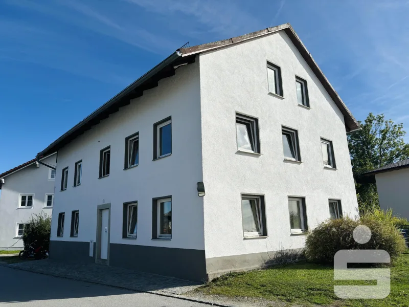 Ansicht - Haus kaufen in Salzweg - Zweifamilienhaus mit vielen Möglichkeiten! 