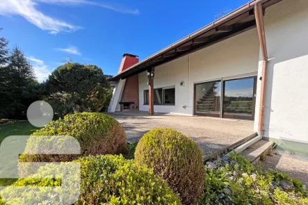 Titelbild - Haus kaufen in Wiedergeltingen - Großzügiges Einfamilienhaus mit Fernblick!