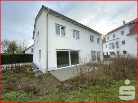 Nord-West-Ansicht - Haus kaufen in Wittislingen - Moderne Doppelhaushälfte in ruhiger Ortsrandlage - Ihr neues Zuhause in Wittislingen