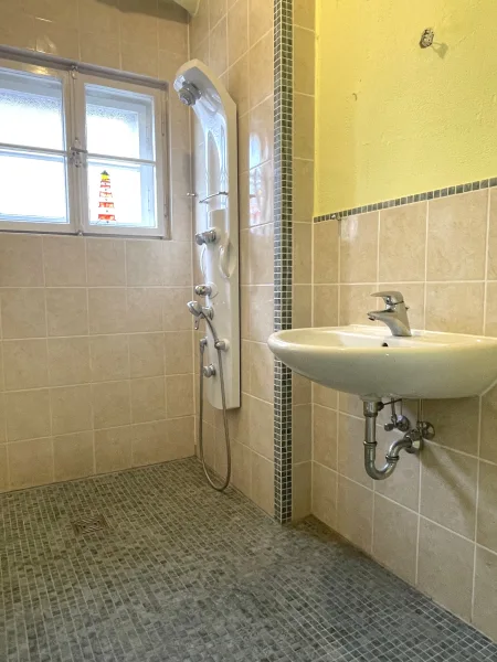 Badezimmer im Erdgeschoss