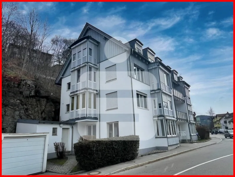 Hausansicht - Wohnung kaufen in Grafenau - 2-Zi-Eigentumswohnung in 94481 Grafenau