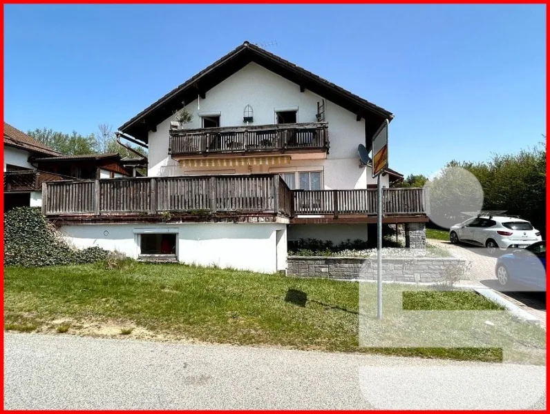 Südansicht - Haus kaufen in Neureichenau - Zweifamilienhaus bei 94089 Neureichenau