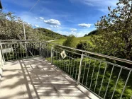 Balkon im Erdgeschoss mit Blick "ins Grüne"