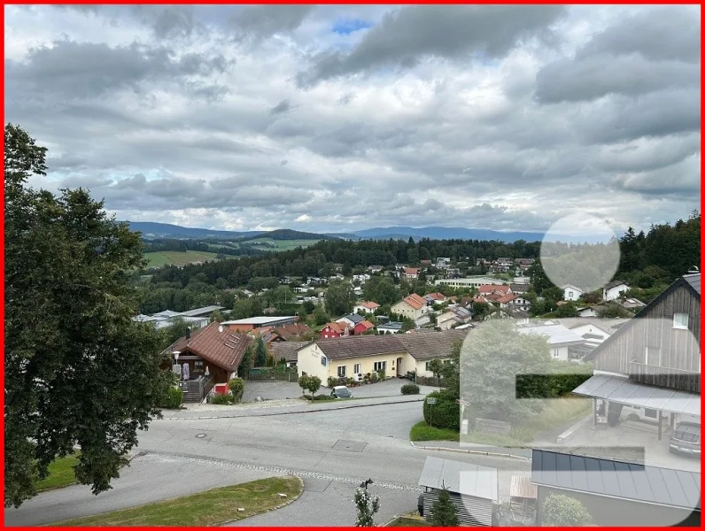 Blick vom Balkon - Wohnung kaufen in Waldkirchen - Liebevoll renovierte 1-Zimmer-Eigentumswohnung in 94065 Waldkirchen