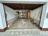 Garage mit Zugang zum Weinkeller