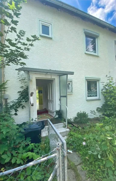 Hausansicht - Haus kaufen in Waldkraiburg - Zentral gelegen! 