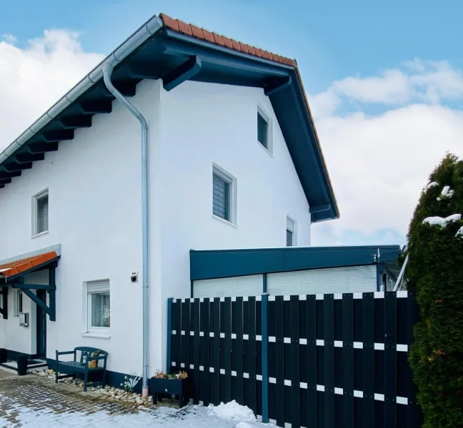 Ansicht der Doppelhaushälfte - Haus kaufen in Waldkraiburg - selber bewohnen oder vermieten - Sie haben die Wahl!