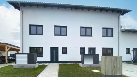 Hausansicht Norden - Haus kaufen in Waldkraiburg - planen Sie jetzt schon Ihren Umzug ! 