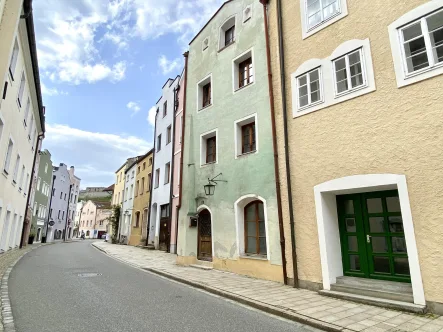 Altstadt - Haus kaufen in Burghausen - Top Rendite und historische Lage !