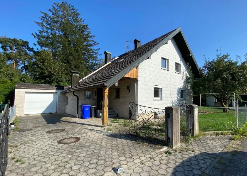 Hausansicht - Haus kaufen in Tüßling - Charmantes Einfamilienhaus in Tüßling