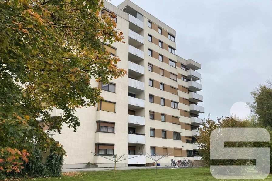 Außenansicht mit Garten - Wohnung kaufen in Altötting - Seltene Gelegenheit - Loggia mit Weitblick