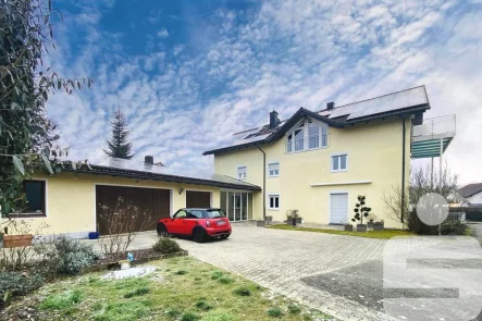 Hausansicht vom Garten - Haus kaufen in Waldkraiburg - Generationenhaus in Waldkraiburg