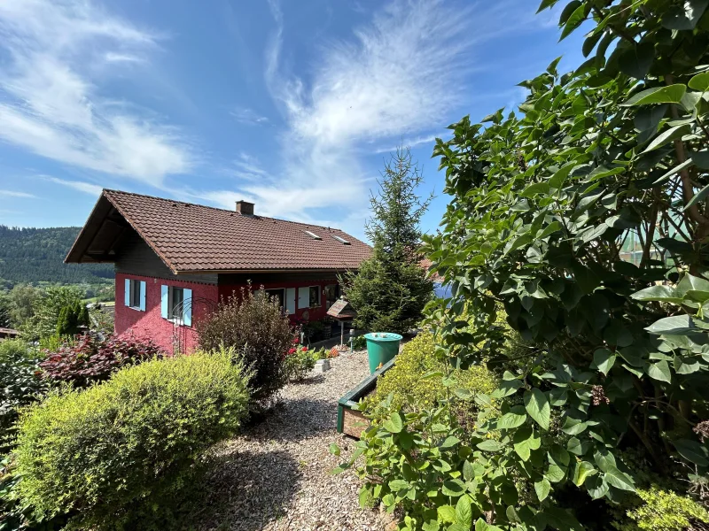 Titelbild - Haus kaufen in Neukirchen - Ein-/Zweifamilienhaus in Neukirchen