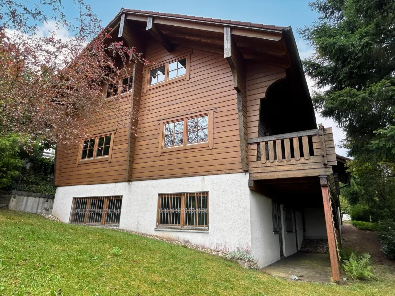 Titelbild - Haus kaufen in Falkenstein - Wunderschönes Einfamilienhaus mit Arztpraxis mit Weitblick auf die Burg Falkenstein zu verkaufen! 