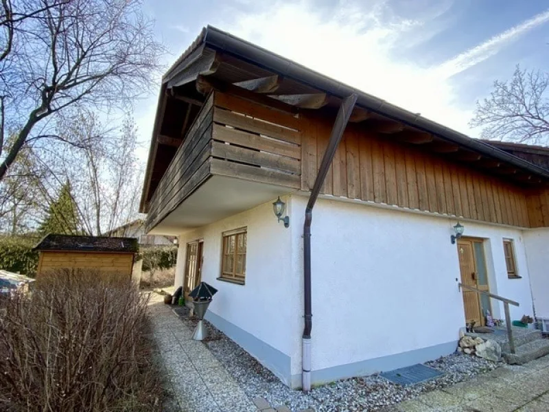 Hausansicht - Haus kaufen in Eichenau - Doppelhaushälfte in Eichenau