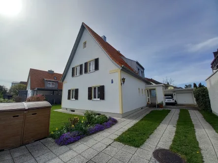 Eingangsseite - Haus kaufen in Germering - Ein- oder Zweifamilienhaus 
