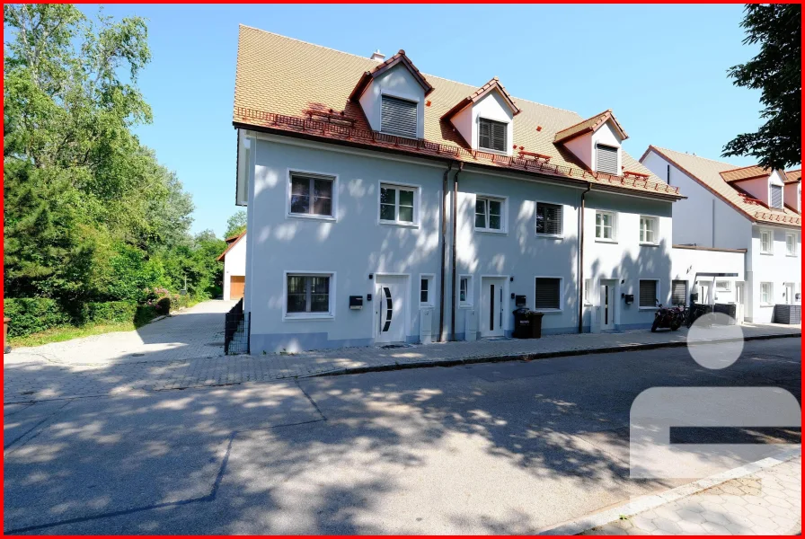 Gesamthaus - Haus kaufen in Oberschleißheim - Neuwertiges Reiheneckhaus in Oberschleißheim – Exklusives Wohnen in toller Lage