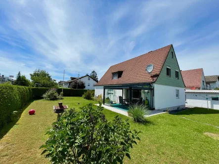 Ansicht - Haus kaufen in München - Älteres EFH oder Grundstück in schöner Lage in Untermenzing