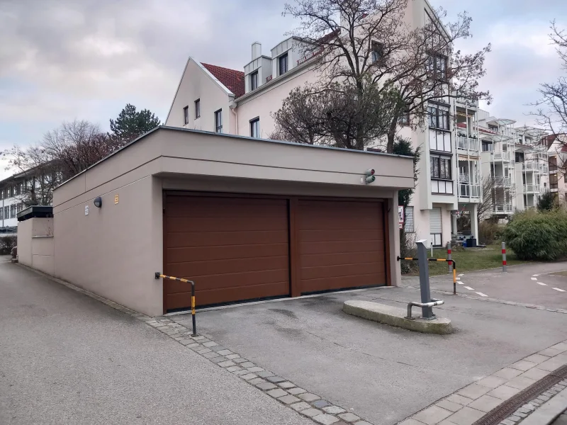 Ein- und Ausfahrt - Garage/Stellplatz kaufen in Germering - Vierfachparker Duplex, 2x oben, 2x unten