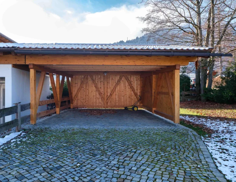 Außenansicht Carport