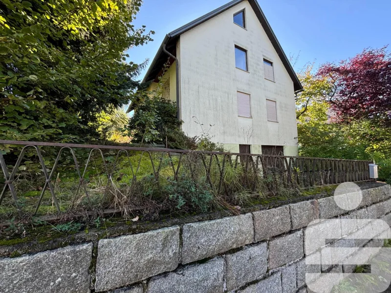 Wohnhausansicht - Haus kaufen in Oberviechtach - Ideal für den Handwerker!