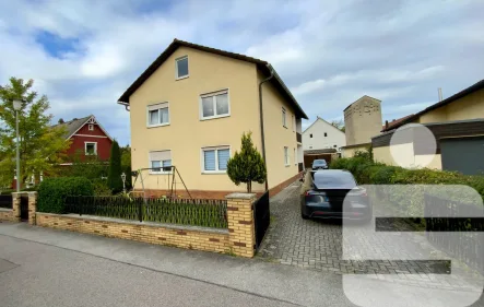 Straßenansicht - Haus kaufen in Burglengenfeld - Olala - gepflegt und gut vermietet !