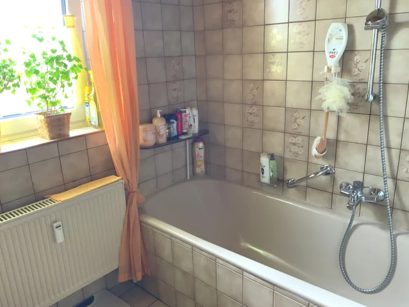 DG: Bad mit Wanne