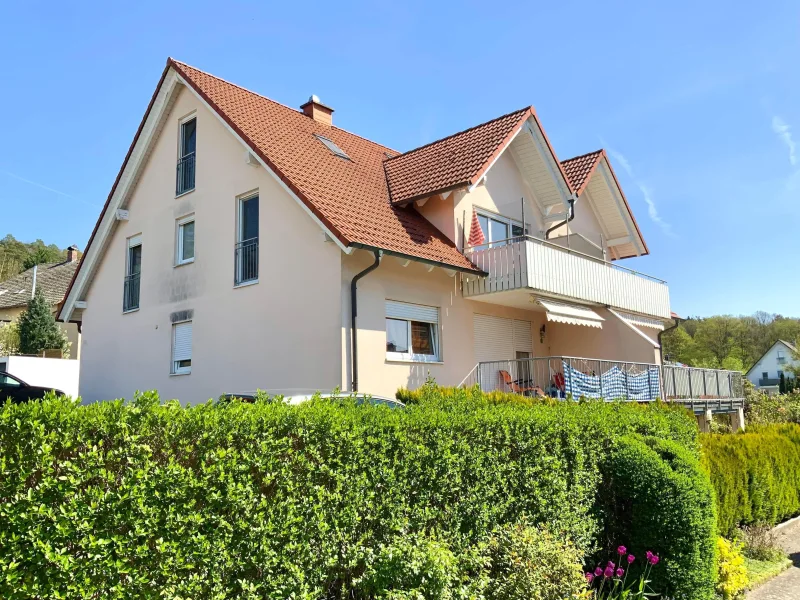 Außenansicht - Wohnung kaufen in Strullendorf - Wohntraum auf zwei Etagen