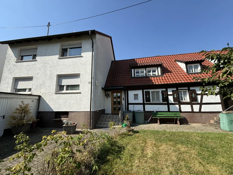 Außenansicht - Haus kaufen in Rattelsdorf - Zwei Häuser - ein Preis!