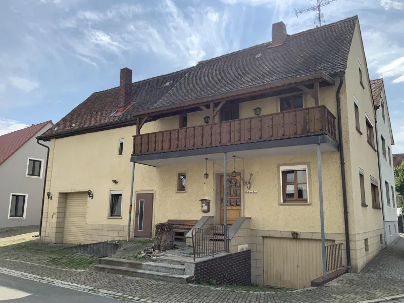 Straßenansicht - Haus kaufen in Burgebrach - Erfüllen Sie sich den Traum vom eigenen Haus!