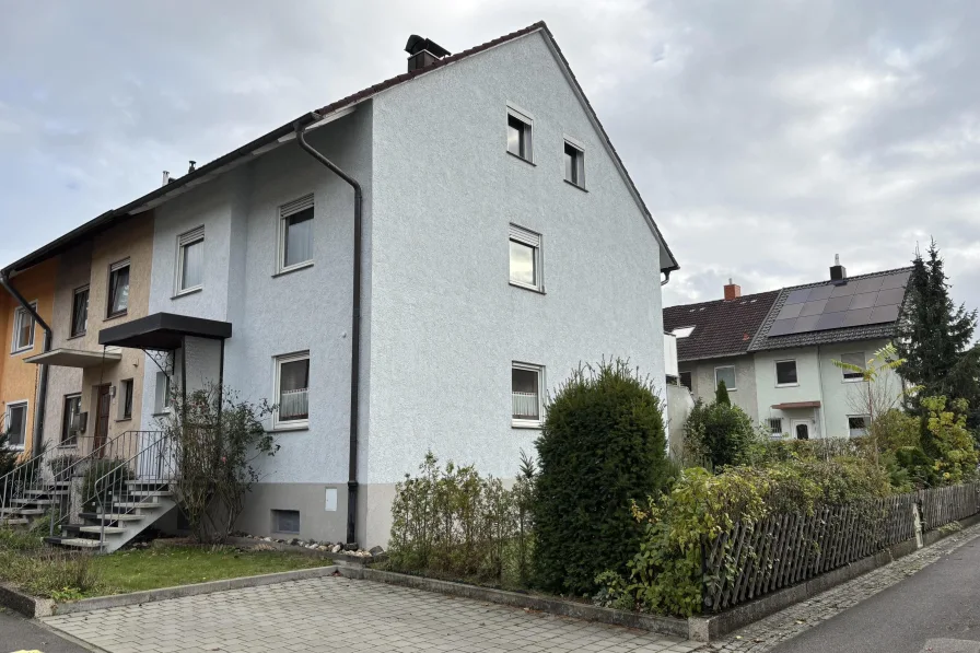 Außenansicht - Haus kaufen in Hallstadt - Ein Haus für die junge Familie!