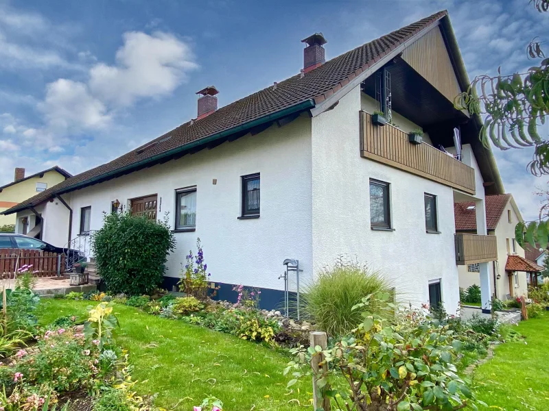 Außenansicht - Haus kaufen in Strullendorf - Top gepflegtes Mehrfamilienhaus - ideal für's Kapital