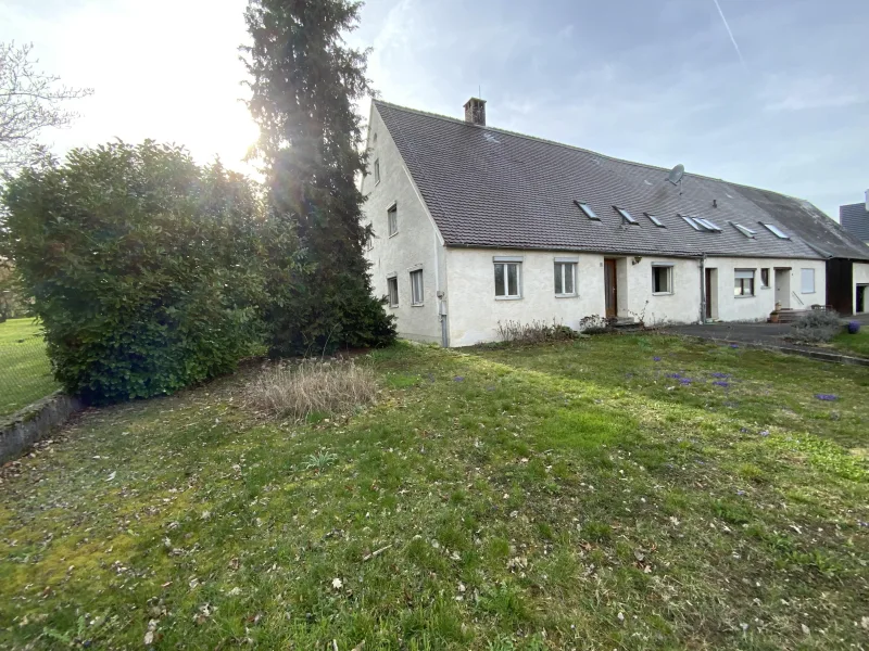 Außenansicht - Haus kaufen in Reimlingen - Doppelhaushälfte auf herrlichem Grundstück mit Baumbestand