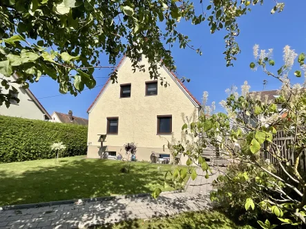 Außenansicht - Haus kaufen in Donauwörth - Hier können Sie sofort ins liebevoll sanierte Haus einziehen!